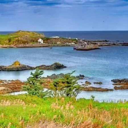 Bree House Sleeps 16 With Free Parking *