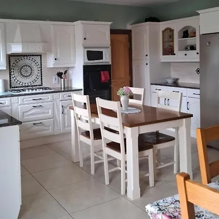 Bree House Sleeps 16 With Free Parking Holiday home *