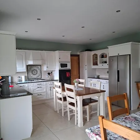 Holiday home Bree House Sleeps 16 With Free Parking