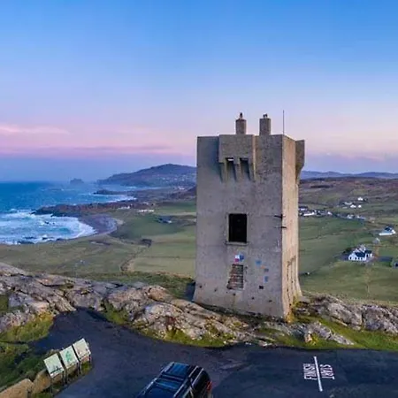 Holiday home Bree House Sleeps 16 With Free Parking Keenagh