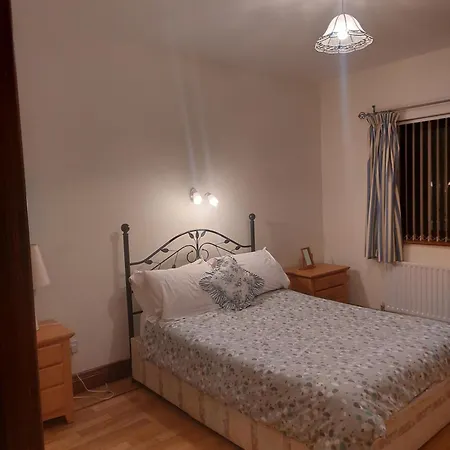Bree House Sleeps 16 With Free Parking Keenagh