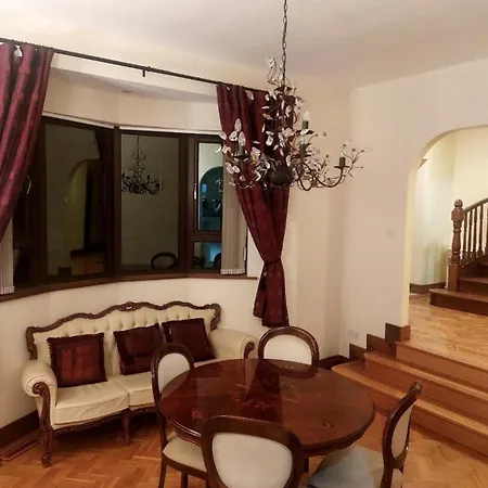Holiday home Bree House Sleeps 16 With Free Parking