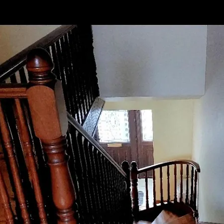 Bree House Sleeps 16 With Free Parking *
